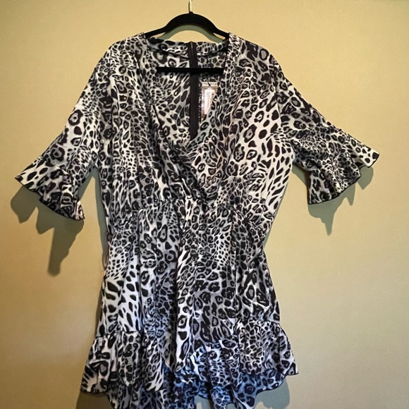 Boohoo Romoer - Picture 2 of 5